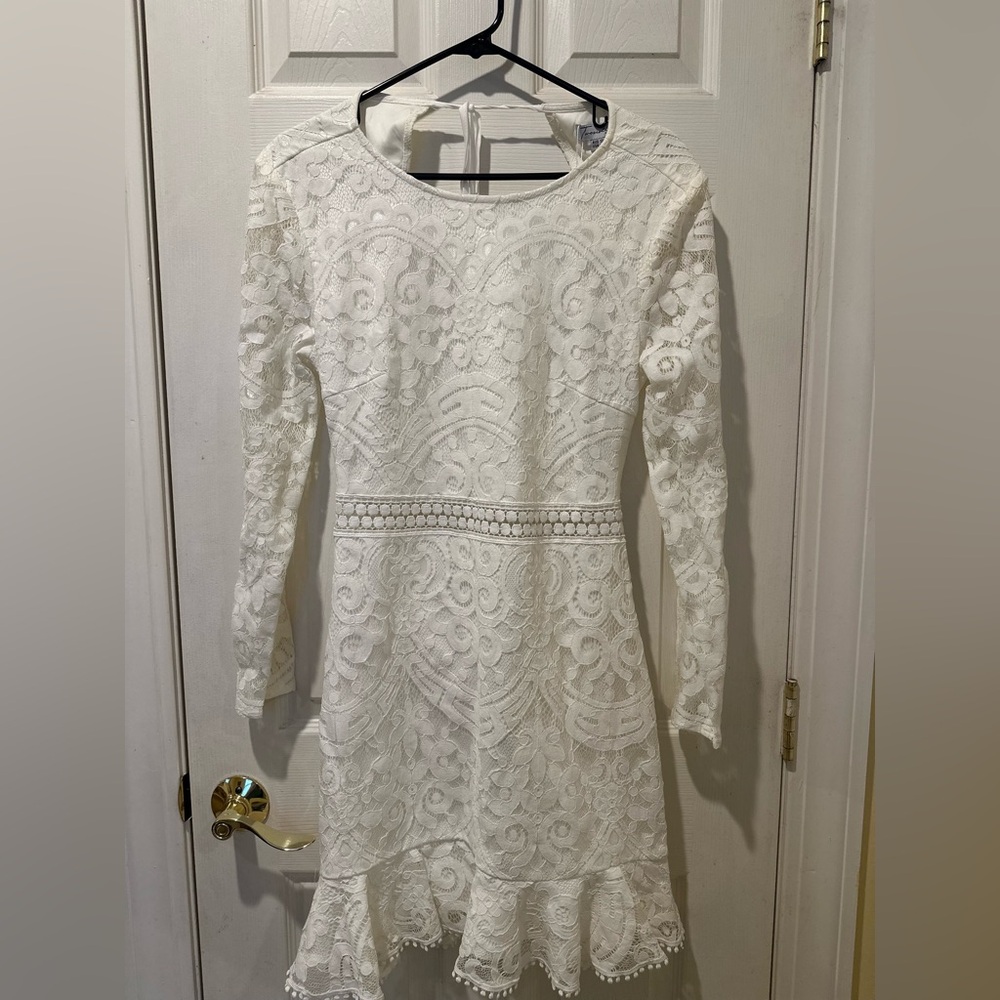 Elegant White Lace Backless Dress